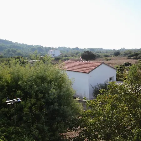 With A Parking Space Gornje Selo, Solta - 5170 בית הארחה 2*