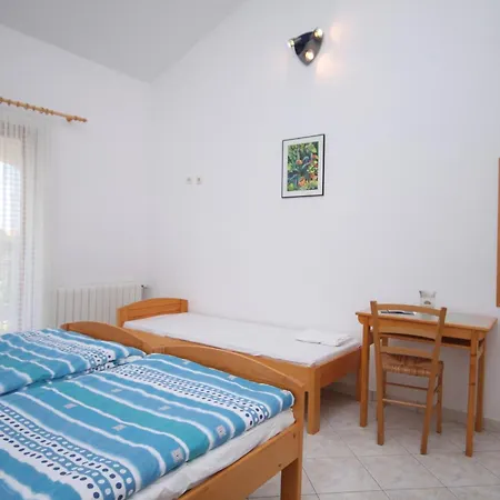 בית הארחה With A Parking Space Gornje Selo, Solta - 5170 גרוהוטה